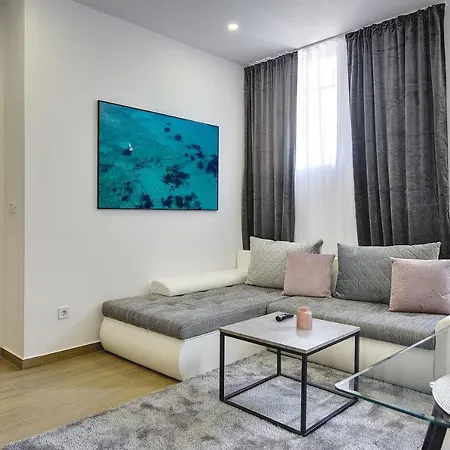 Lägenhet D&a Luxury With Free Parking Pula
