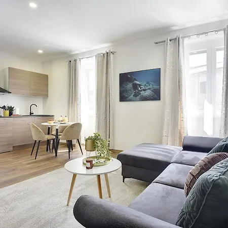 Apartment D&a Luxury With Free Parking