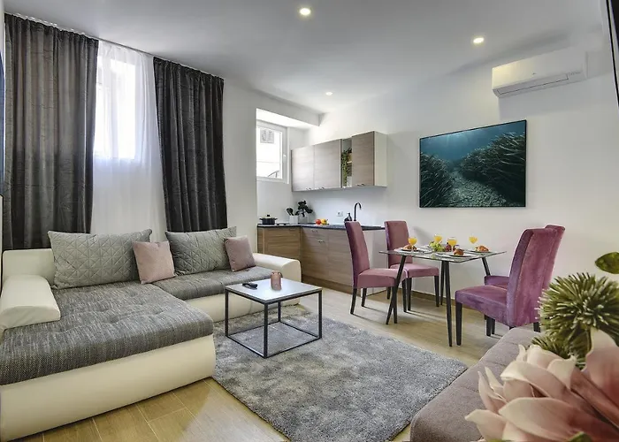 D&a Luxury With Free Parking 아파트 풀라