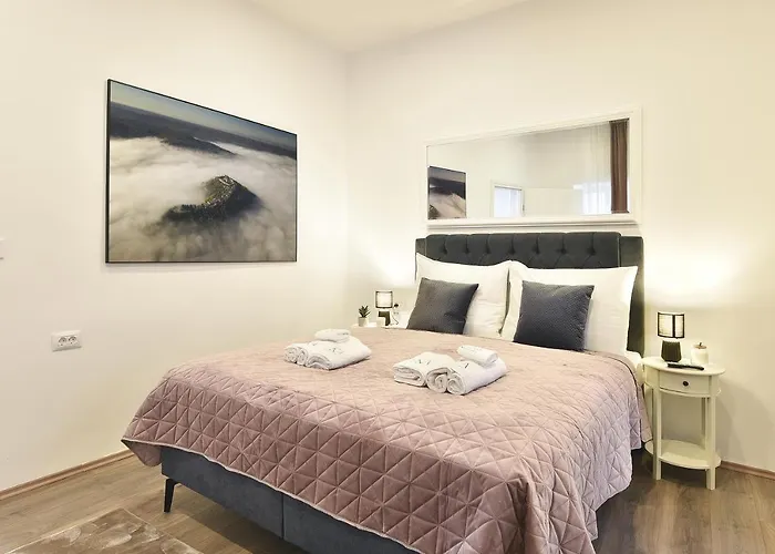 D&a Luxury With Free Parking 아파트 풀라