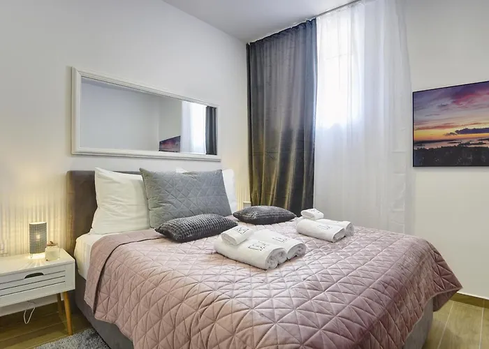 D&a Luxury With Free Parking 아파트 풀라
